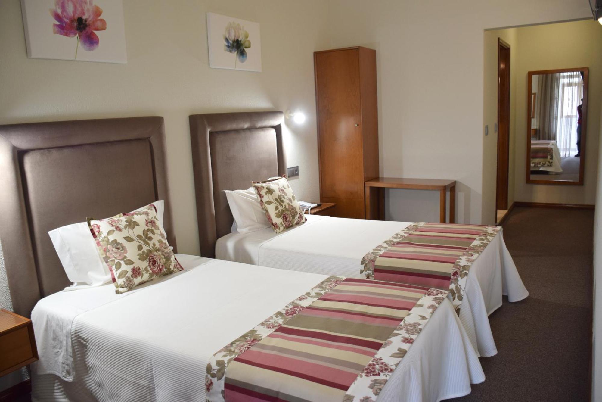 Lusitana Hotel Porto Quarto foto
